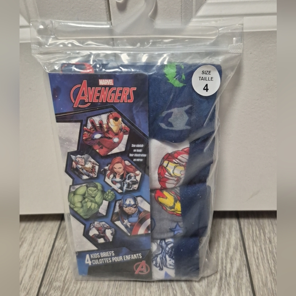 New Marvel Avengers 100% Cotton Boys Briefs Underwear. Size 4. Super Hero